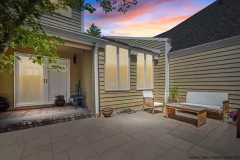 215 Aspen Ter, Poughkeepsie, NY 12601