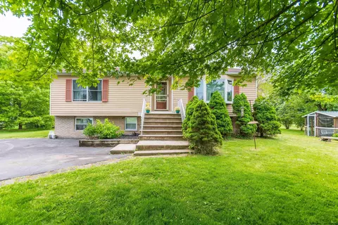 13 Orchard Ln, Highland, NY 12528