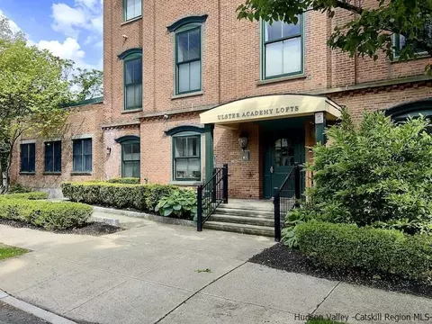 214 W Chestnut St #102, Kingston, NY 12401