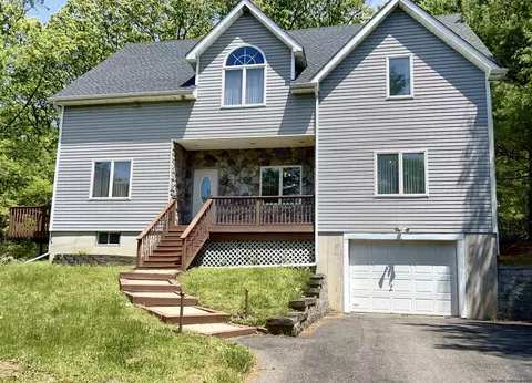 7 Lakeview Ter, Kerhonkson, NY 12446