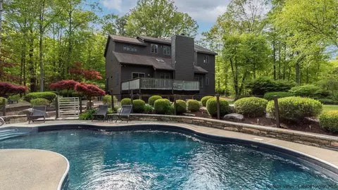 84 Crispell Ln, New Paltz, NY 12561