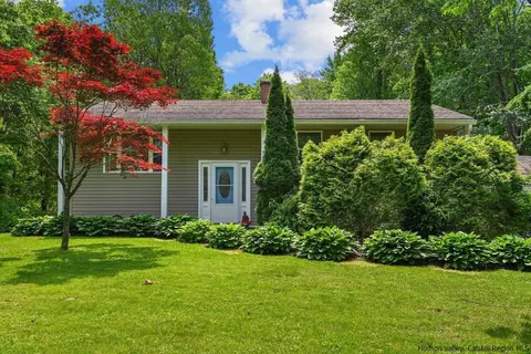 37 Tracy Rd, New Paltz, NY 12561