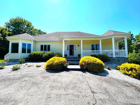 17 Wyms Heights Rd, Marlboro, NY 12542
