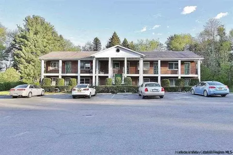 1037 Aquetuck Rd, New Baltimore, NY 12124