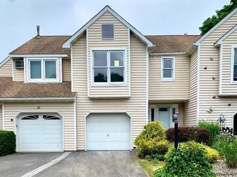20 Red Maple Rd, Saugerties, NY 12477