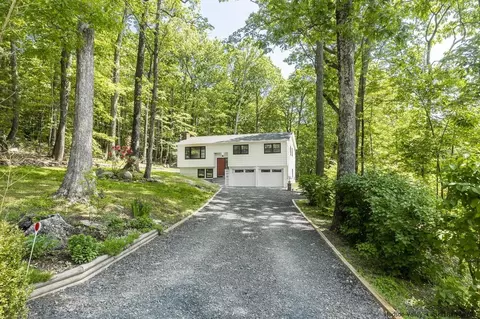 61 Mary Lou Ln, Shokan, NY 12481