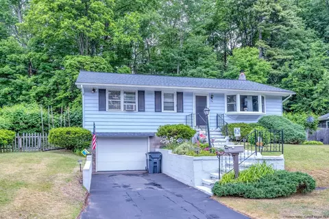 28 Sterley Ave, Saugerties, NY 12477