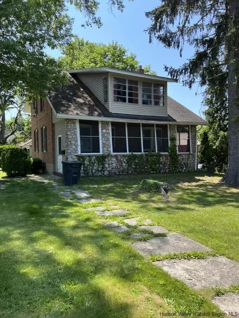 172 Main St, New Paltz, NY 12561
