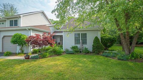 97 Sandalwood Ln, Rhinebeck, NY 12572
