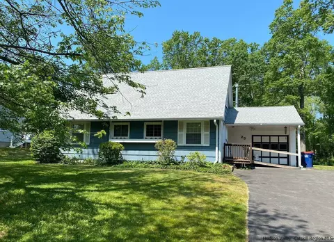 25 Apple Tree Dr, Rhinebeck, NY 12572