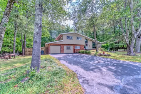 34 Park Dr, Woodstock, NY 12498