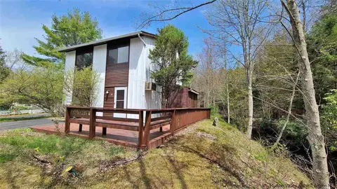 52 Medallion Rd, Kiamesha Lake, NY 12751