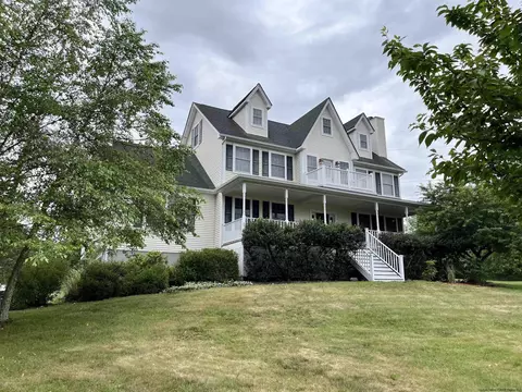 130 Macks Ln, Highland, NY 12528