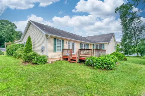 6 Canterbury Dr, Saugerties, NY 12477