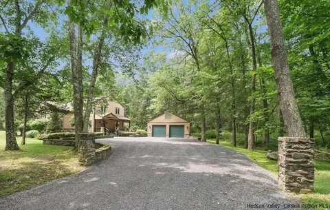1 Tall Pnes, New Paltz, NY 12561