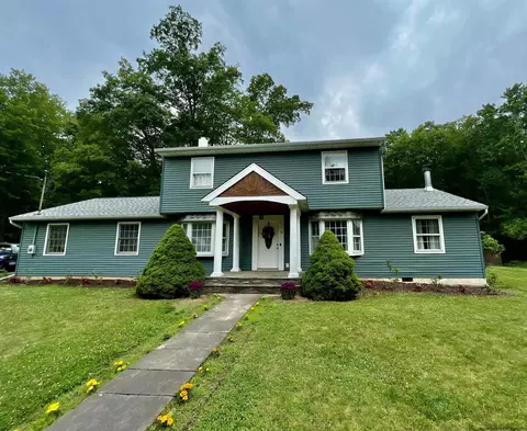 39 Park Dr, Woodstock, NY 12498