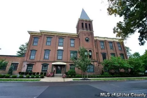 214 W Chestnut St 203, Kingston, NY 12401