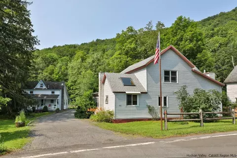 125127 Route 214, Phoenicia, NY 12464