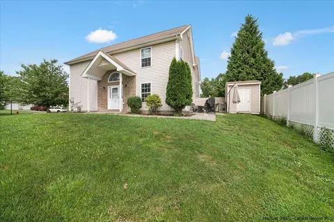 32 Cambridge, Highland, NY 12528