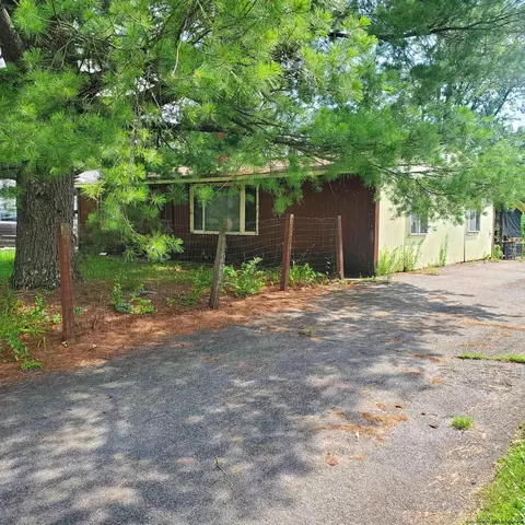 6 Center Rd, Mount Marion, NY 12456