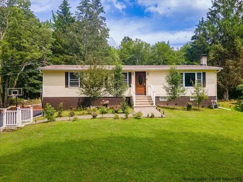 647 South St, Highland, NY 12528