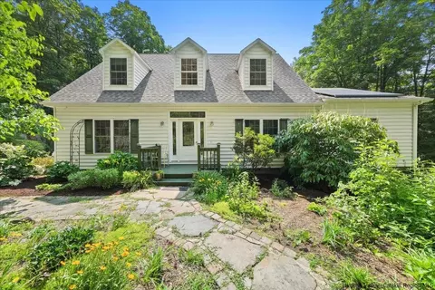59 Carney Rd, Ulster Park, NY 12487
