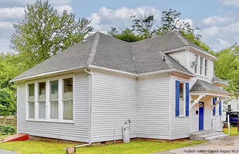 9 Pine Grove St, Woodstock, NY 12498