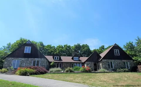 14 Lisa Dr, Highland, NY 12528