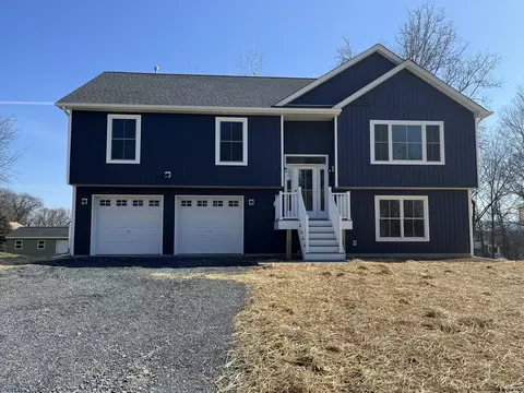 8 Wenmar Dr, Newburgh, NY 12550