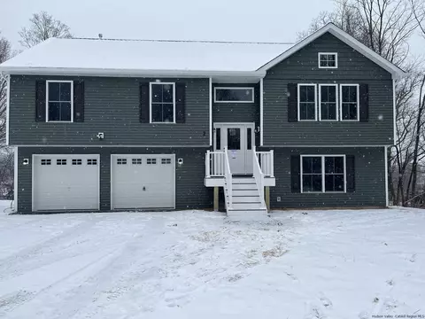 2 Wenmar Dr, Newburgh, NY 12550