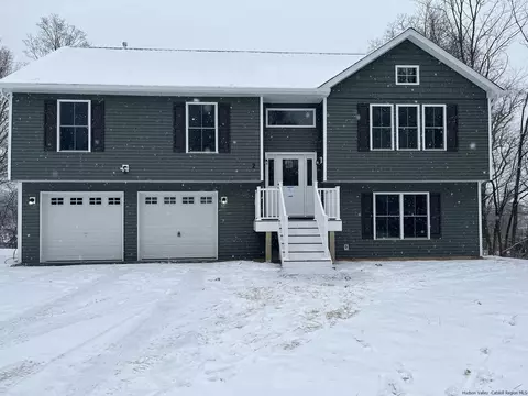 2 Wenmar Dr, Newburgh, NY 12550