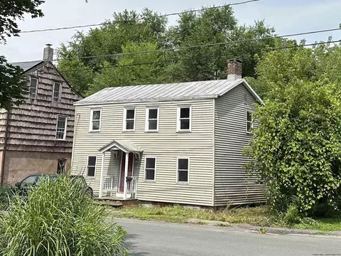 43 Montgomery St, Saugerties, NY 12477