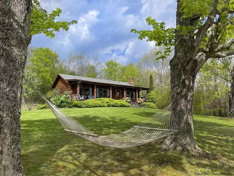 613 Crescent Hill Ln, Andes, NY 13731