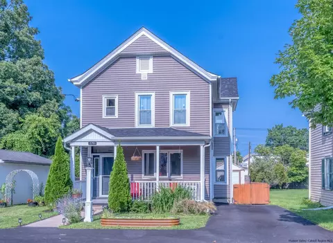 179 Green St, Port Ewen, NY 12466
