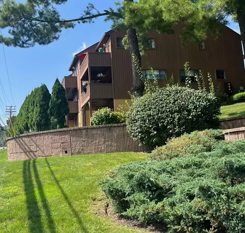 905 Scenic Lane 905, Poughkeepsie, NY 12603