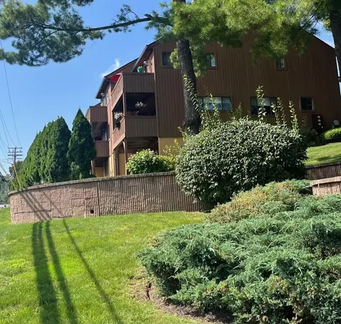 905 Scenic Ln #905, Poughkeepsie, NY 12603
