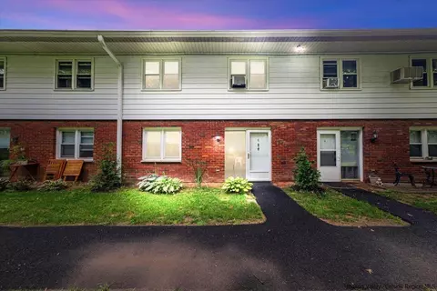 6 Orchard Hts, New Paltz, NY 12561