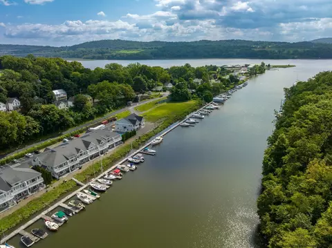 20 Marina Dr, Catskill, NY 12414