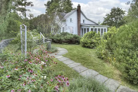 420 Joys Ln, Hurley, NY 12443