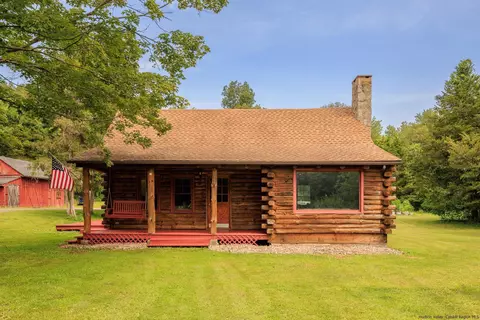 227 E Fallkill Rd, Hyde Park, NY 12538
