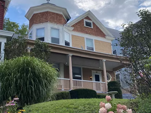 10 Mckinstry Pl, Hudson, NY 12534