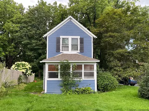 67 Main St, Hurley, NY 12443