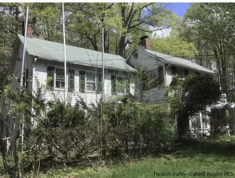 270 New Paltz Rd, Highland, NY 12528