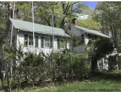 270 New Paltz Rd, Highland, NY 12528