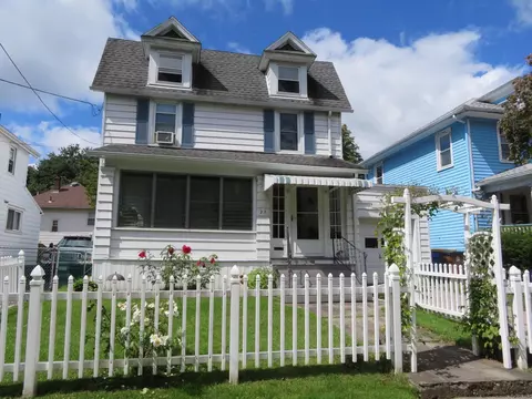 27 Pine St, Kingston, NY 12401