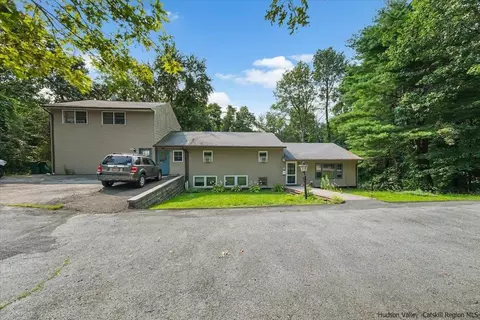 167 N Putt Cors, New Paltz, NY 12561