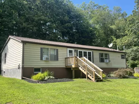 32 Sterley Ave, Saugerties, NY 12477