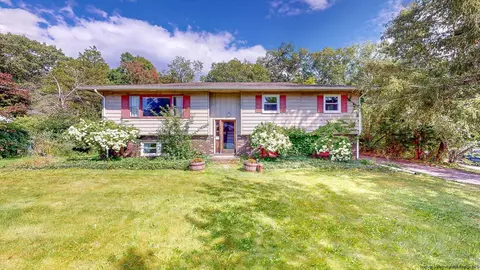 7 Little Moose Ln, Saugerties, NY 12477