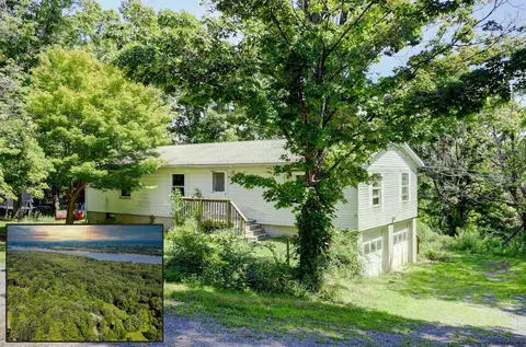 71 Cole Ln, West Coxsackie, NY 12192