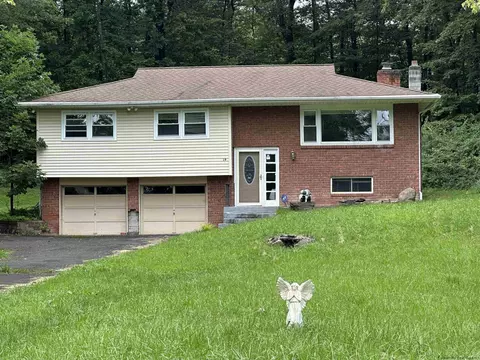 19 Arnold Dr, Woodstock, NY 12498